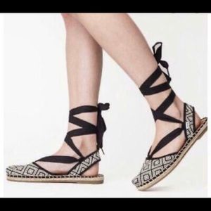 New! Toms woven sandals